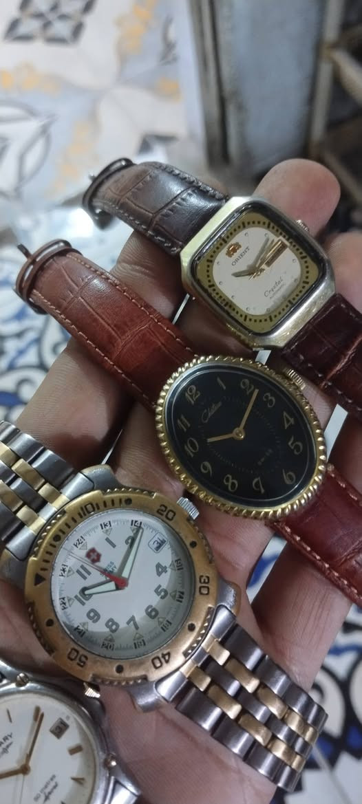 السلام عليكم 
قبل كلشي السعر ماكدر اذكره لان معاميلي اكثرهم علا باب الله 
وسعر مناسب 
اورينت وتو الاجهزه الدقيقه 
والمينه السوده نصب سويسري 
والباقي كوارتز اصلي شرط قديم جميع القطع شغال ومضبوط جدا من كل النواحي حياكم الله اخواني واعتذر عن الانقطاع


**إذا كنت صاحب هذا الإعلان وتريد حذفه لأي سبب، رجاءا أرسل رسالة إلى الدعم الفني**