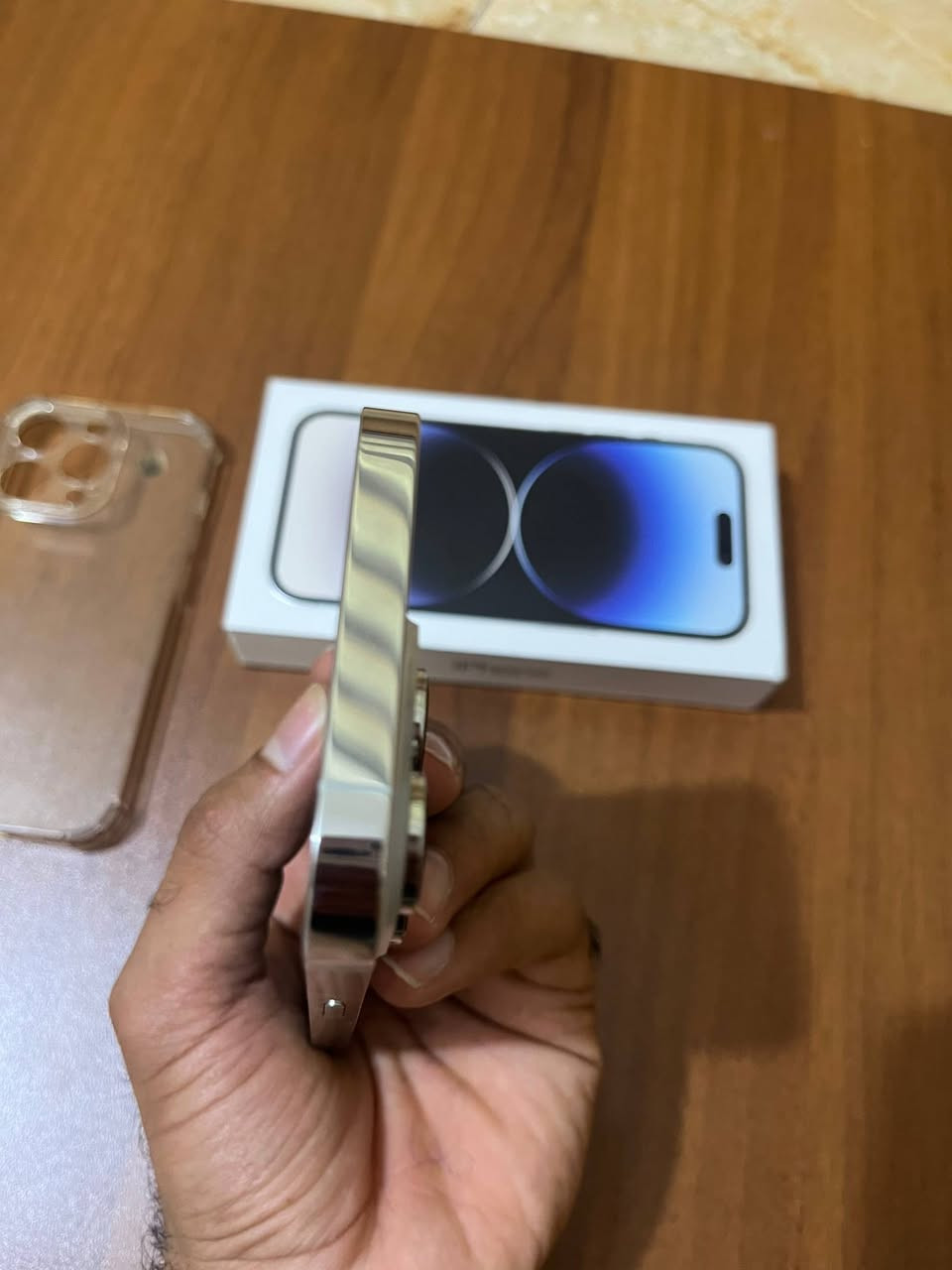 السلام عليكم شبابنة الطيبين
iPhone 14 pro فقط
شرق اوسط الالون الأبيض ( تك سيمكارت +esim )
الجهاز نظيفً جدا واستخدامة فقط تصفح وكامرة
نسبةً نظافة 98% لوجود خدوش بسيطة بالشاشة مال استخدام لانً ممخلي لاصقة حماية
الذاكرة 128
البطارية 79وجانت 83 بس نزلت بسبب التحديث 
تكفيك يوم كامل اذا استخدامك عادي
والجهاز مكفول من كلشي مال جناي 
السعر 650
مكاني بغداد الامين الثانية واتواجد بالمشتل
الشراي يتفضل خاص او يتصل على ***********
