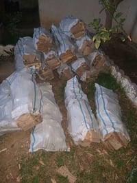 يوجد حطب شوي للبيع الكونيه ب٥٠٠٠ويوجد خدمت توصيل لباب البيت07814951839