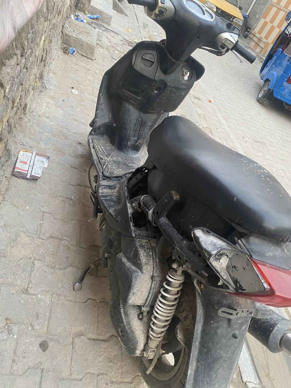 سكنس نقص بس كفرات دراجه نضيفه مكينه وكلجات وتيرات باقي الكفرات عندي بسليط مكسره بيهن نقص بس البجم دراجه معدل وشلعه مكان مدينه الصدر سعر 425 بيها مجال سكنس نثيه 110 اصلي يابني رقم ‭0774 682 2068
