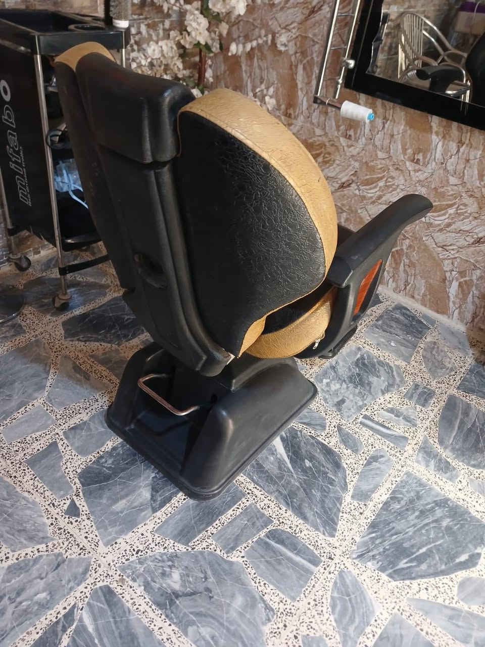 كراسي للبيع العدد 2العنوان نجف***********
