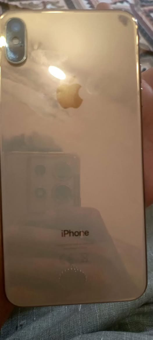 آيفون اكس ماكس 
ذاكره 512
نضافه كدامكم
كلشي شغال بيه 
فقط الكامره مغوشه
بطاريه ٨٥ 
مكاني ناصريه حي الحكيم 

سعر ٣٥٠ وبيه مجال قليل 

0 782 469 6141
