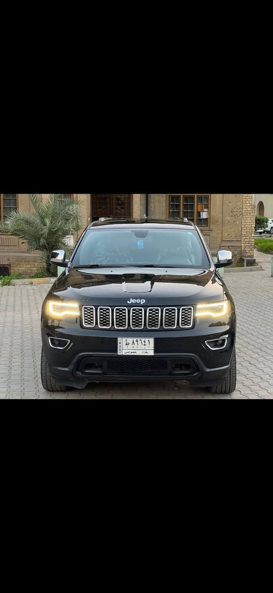 # للبيع او المراوس حسب القناعه 

جيب موديل 2018 شيروكي 
حجم المحرك: 3600
المشي: 60 ميل 
دفع رباعي 4×4 ✅
تشغيل عن بعد وبيه هواي مواصفات 
السعر: 200ورقات وبيه مجال بسيط 
الحوادث: جاملغ وبنيد. فقططط بدون شاصي ولغد سليمه 
للامانه مكينه مجفته  بساتم 14 ومابيه  اي نقص انسه شي اسمه دوانز 
السيارة نظيفة وجاهزة للفحص
📩 للتواصل ***********
مكاني بغداد السيديه
