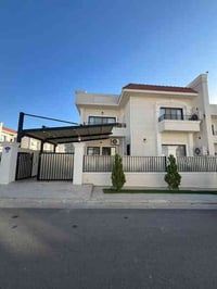 اشتي فيلج • مؤثث كامل • ٥ غرف نوم