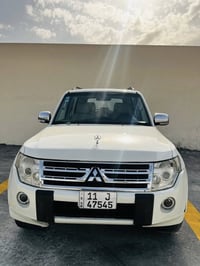 للبيع باجيرو 2010 حبتور لون ابيض صدفي فول 1/1 سلايت روف كشنات جلد كشنا...