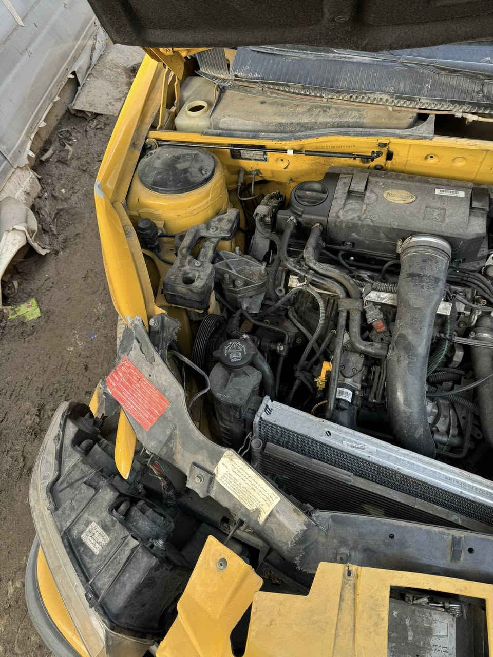 سلام عليكم للبيع سمند موديل ٢٠١٠ تعرضت إلى حادث موضع بصور سياره ماشيه ٥٩ اكو صور قبل حادث مصفره هيئه وغرامه تحويل مباشر سعر ٢٥ وبيها مجال بصيط ***********. للعلم سياره شغاله ومحركها جديد
