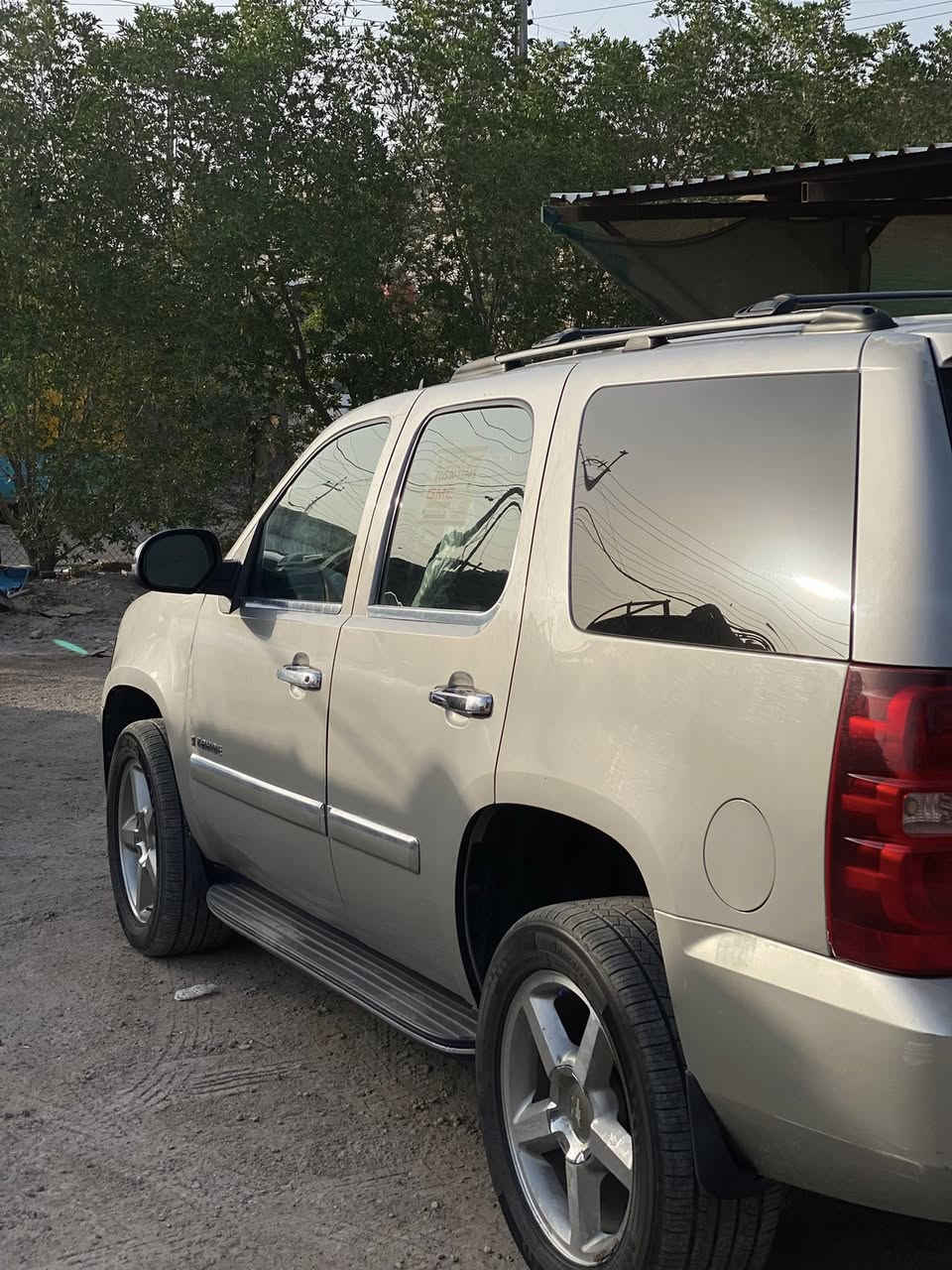 السلام عليكم 
تاهو ٢٠٠٧ وارد ltz فول مواصفات بيها بارد بين باب السايق والمدكر وجه العكس السايق هم بيها بارد خفيف رقم بغداد شبه مميز بسمي ويل رياضي تشغيل عن بعد تحكمات ستيرن تبريد خير من الله. السعر ١٩٠. 
مكلف بالنشر للاستفسار ***********
