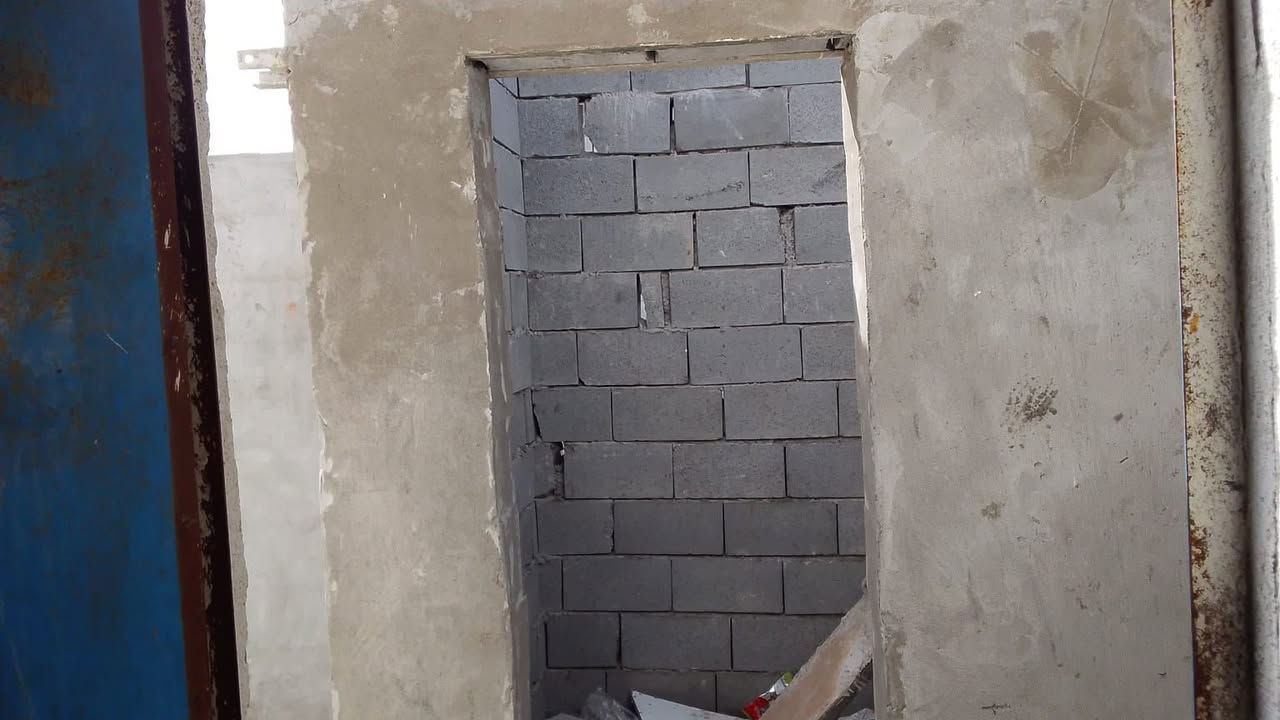 السلام عليكم بيت للييع مكانه ب ابو الخصيب حمدان يم معمل بلوك الشيخ كهرباء +ماي كامل مساحته80 بي غرفتين ومطبخ وصاله وصحيات داخليه وخارجيه السعر 19 وبي مجال  نوع العقار طابو زراعي سند 25للتواصل واتس اب شريحه ***********
