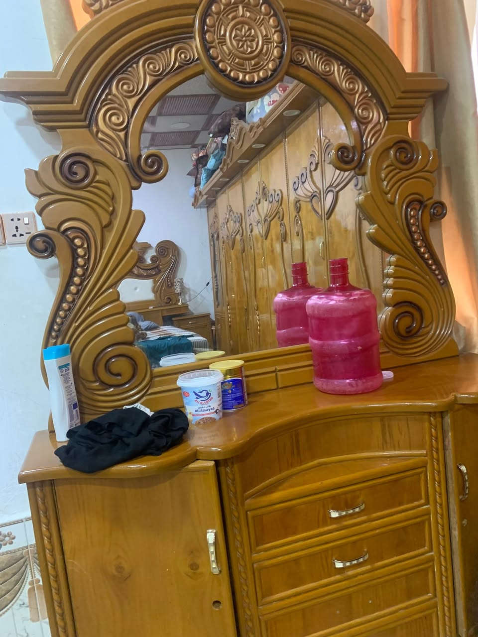 غرفة أخشاب جديده للبيع بسعر 1800 وبيها مجال مو سوكي تسكام فرعوني الله يشهد خشب درجى أولى مكاني نجف كوفة رقمي ***********
