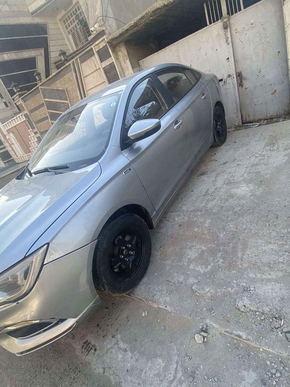 سلام عليكم سياره ام جي فايف للييع موديل 22 مواصفات عادي عميه  سياره ماشيه 70  سباره بمسي تحويل ثاني يوم مكاني بغداد***********سعرها 110وبيها مجال

