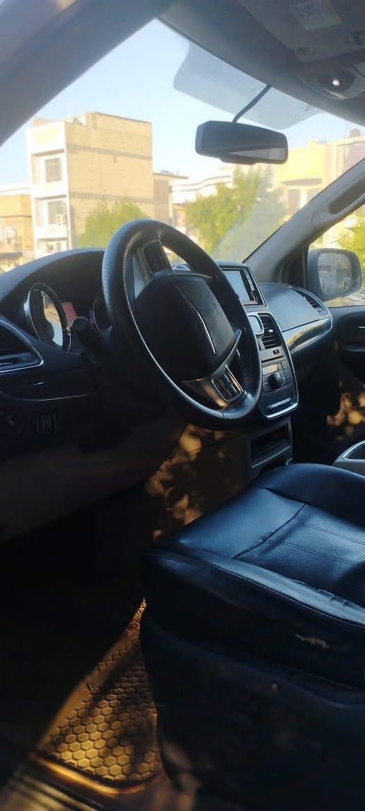 السلام عليكم
دوج كلايسلر موديل 2012

كلين تايتل 

رقم بغداد تحويل ثاني يوم بسمي 

اللون ابيض

فول مواصفات 

✅  بوب الخلفيه كهربائيه 

✅  جنطه كهربائيه 

✅  تبريد 3 قطع 

✅  شاشه كامره 

✅  تحكم ستيرن جهتين 

✅  كشنات جلد 7راكب 

✅  كشنات منفصله

✅  كشنات كهربائيه 

✅  شاشات خلفيه 

✅  تخم تاير جديد 

✅  فئه المحرك 3600  6سلندر 

✅  جام كهربائي امامي خلفي 

✅  وفتح وغلق الأبواب 

جاهزة على اخر حباية

السيارة مال بيت

السياره أمريكي 🇺🇸✈️

السعر 143 وبيه مجال بسيط
***********
