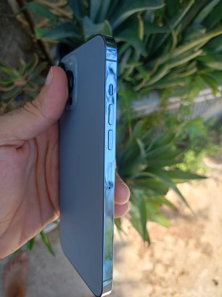 ايفون ١٣ برو ماكس ماستر عربي بعده وتر ممفتوح نظيف لا شخط ولا حتى زلغ بطاريه ٨٣ وكارتونته كامله سعر ٧٥٠ وبيه مجال ***********
