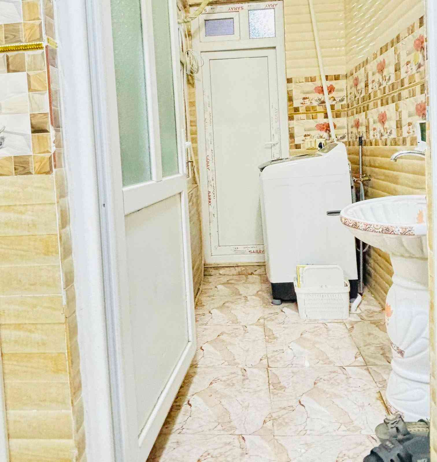 دار للبيع توله فروش مقابل مدرسة جرير 
مساحة ١٠٠ م طابق الاول متكون من استقبال مطبخ بارد ومطبخ حار وغرفة نوم ومجمع صحيات معزول 
طابق الثاني غرفة نوم وصاله وصحيات 
يحتوي على بير ماء ٢٤ ساعه 
بناء حديث 
للتواصل ***********
