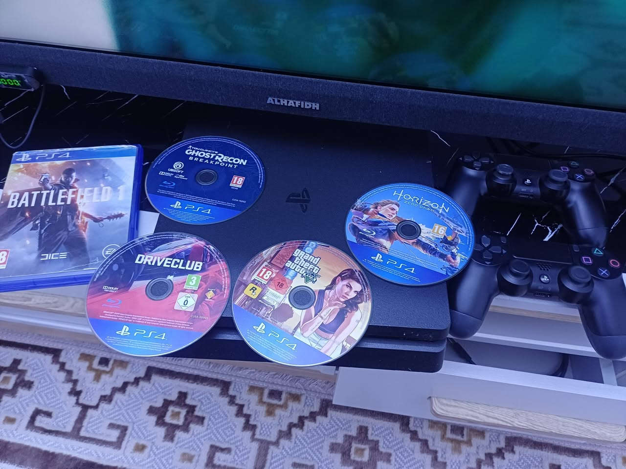 بلي فور سلم اخو لجديد كامل ملحقاته مع يدات 2 كارتونه موجوده (ويا 5اقراص)سعر ٣٠٠ الف مكاني بغداد الجديدة ***********
