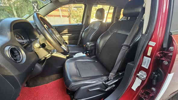 السلام عليكم 
للبيع جيب كومباس موديل 2017 بسمي رقم دهوك سنويه وهزه جديده قبل سبوع سويته سنويه لل 2030 بيه 3 قطع صبغ العنوان صلاح الدين قضاء بيجي
السعر بلاش 112
ثائر الشمري 
 ***********
بي واتساب الرقم
