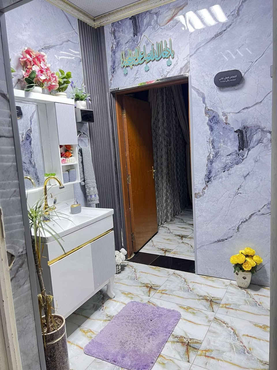 للبيع مساحه 400متر طابو صرف ب اسمي بيه غرفتين وصاله وبراني ومطبخ وصاله وفوك غرفتين العنوان الجلبيه حي النهضه مقابيل محطه وقود سيد يوسف ب الفرع شارع عشرين متر السعر 250 وبيه مجال للاستفسار الاتصال على الرقم ***********
