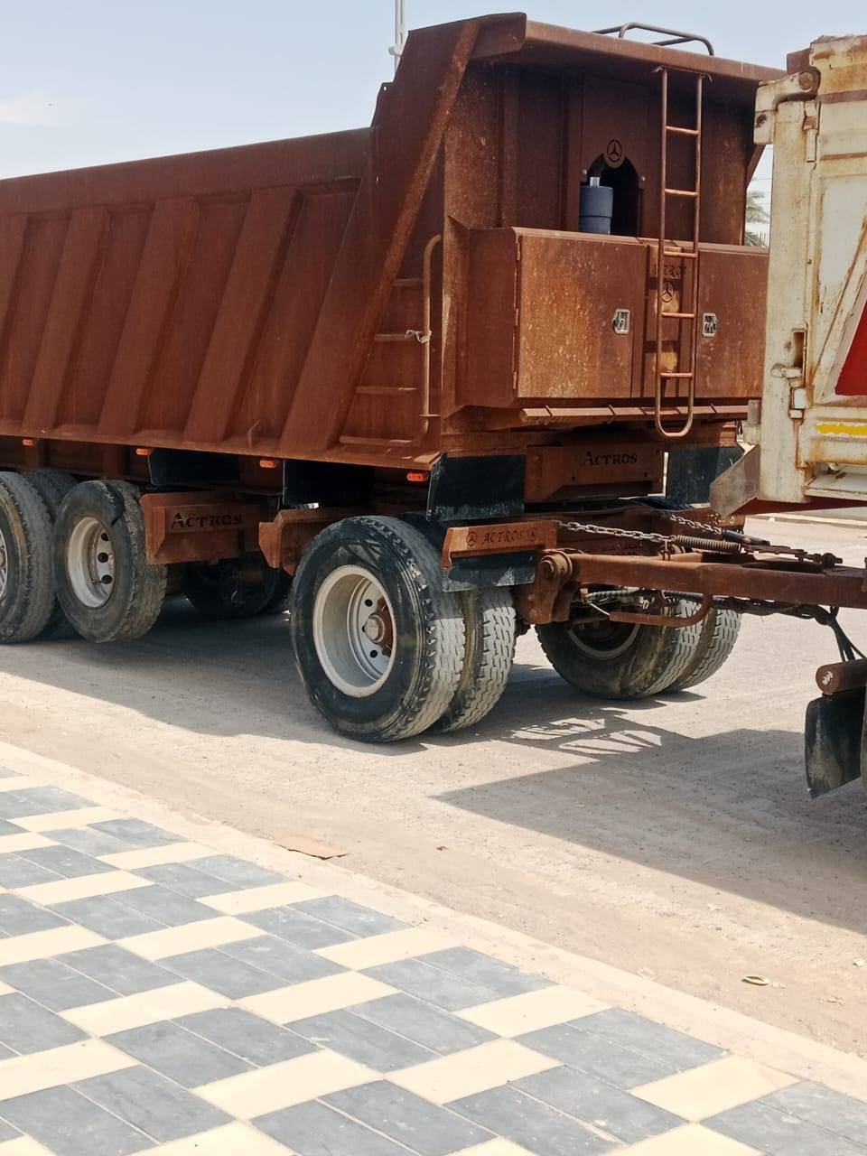 سلام عليكم مقطورة للبيع موديل ٢٣ شغل عباس ناموس سعر ١٧٥ مكان ديالى ***********
