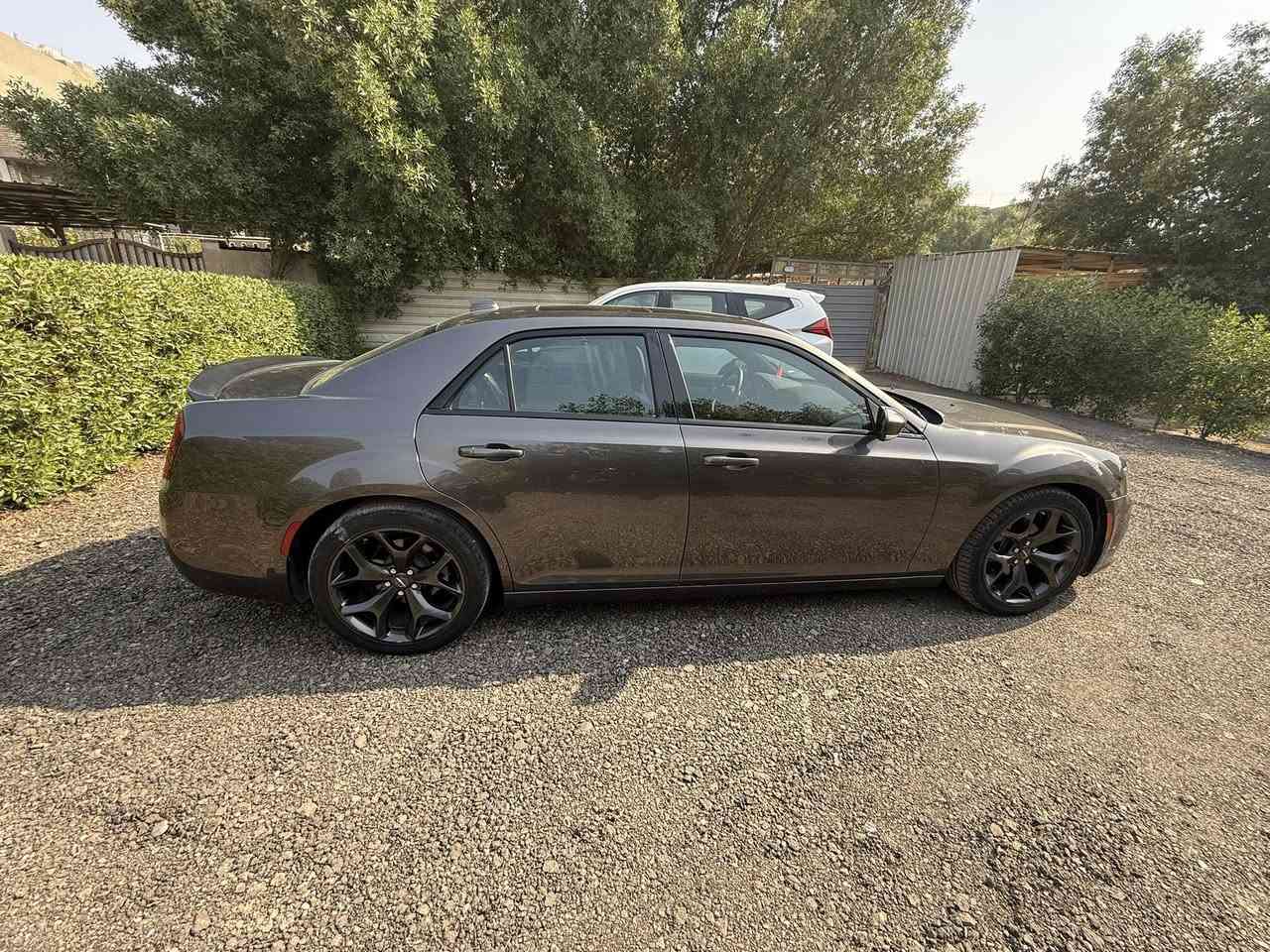 السلام عليكم 
للبيع 
أوباما كرايسلر 2023  S 300

السعر:  28٫000 $

المواصفات: 
بانوراما 
دمام خلفي  
اشاير بالمري 
هيتر مري 
كشنات كهرباء 
كشنات حضن 
تو ويل 
محرك 3.6
گير  S 
نضام ملاحه 
تشغيل عن بعد 
حساسات امامي خلفي 
ويل عشرين بلادي 
شفتات ستيرن
مثبت سرعه  
نضام تزحلق 
نضام gbs
كشنات حفر S 
بجم srt
ساعه بلاديه 
سستم سماعات
رادار خلفي 
رادار جانبي 
شاشا ابل كار بلي 
وبقية المواصفات معروفه مايحتاج اذكرهن 

حادث جاملغ + باب - تبديل بلادي نفس اللون بدون ايرباك

السياره بأسمي- رقم مميز
عنواني بغداد البلديات 
للاستفسار
***********
