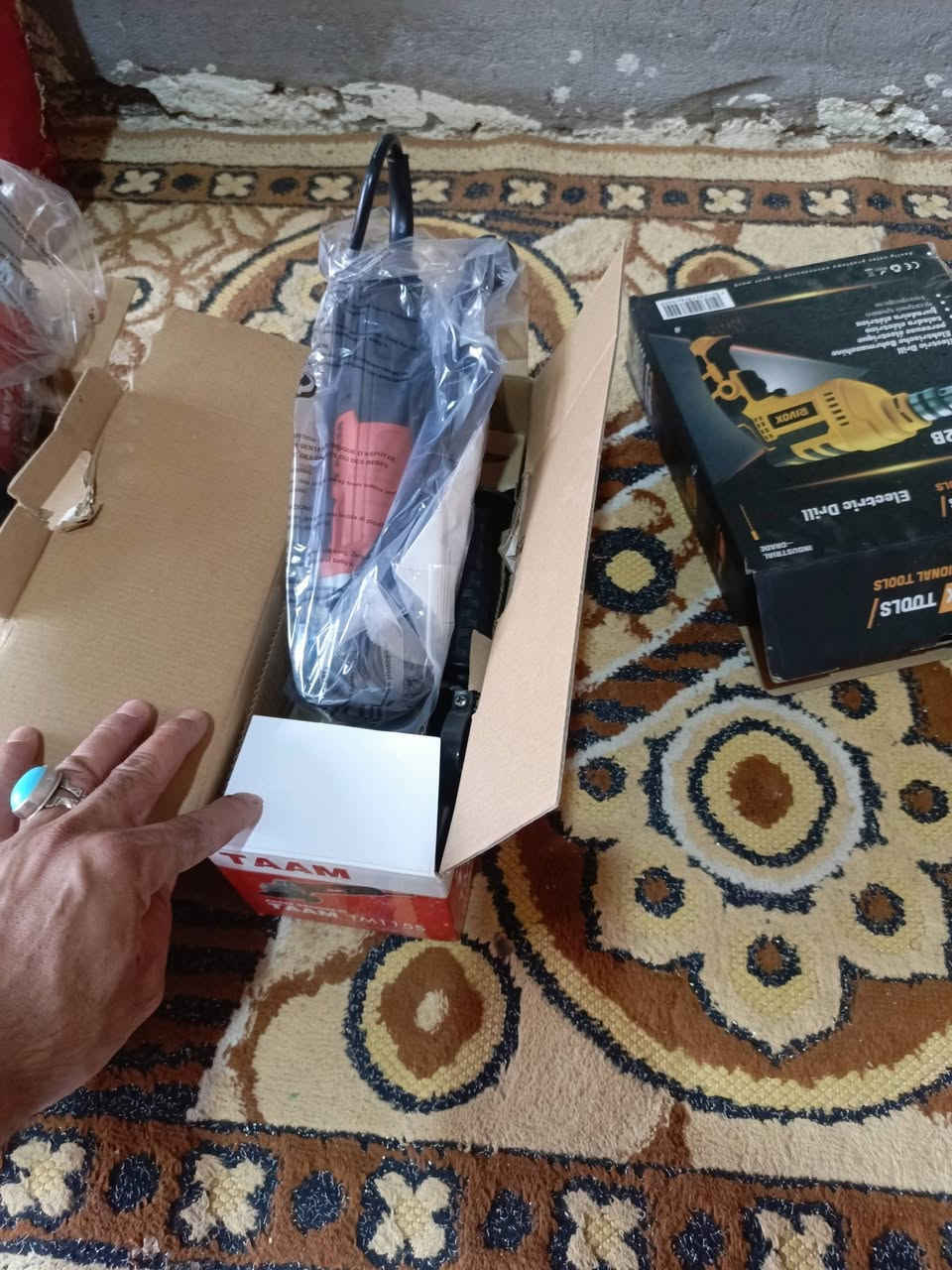 سلام عليكم
كوسرات تام الاصلي عدد 3+دريل
كبيره مستعمله قليل السعر 55
وسط جديده السعر 45
صغيرةجديده السعر 35
دريل جديد السعر 25 
مكاني ناصريه 
***********
