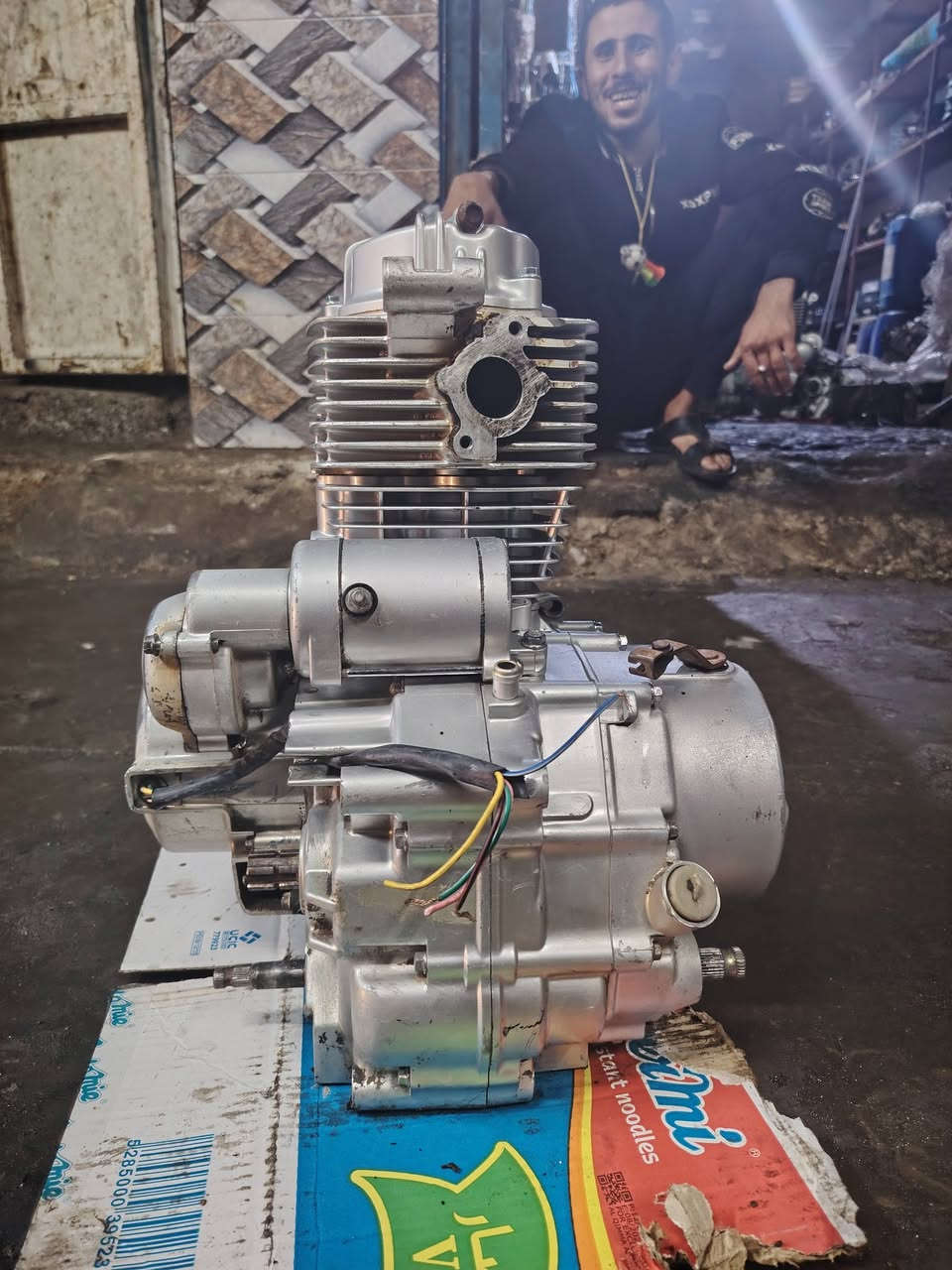 سلام عليكم توفر عدنه مكاين مستخدمات نضاف شرط شغل سلف هندر وعدنه مكينه إيراني (نامه صلى) نضيفه و  عدنه مكينه (الفان 200) مكينه يراني سعر (75) وبيهه مجال  مكان ميسان حي الوحده قرب مركز شرطه (***********) ابو حيدر الغالي ويوجد الدينه گير بوكس مستخدم الصلي شرط شغل سعر الواحد (12)  الف  شكرن الكم
