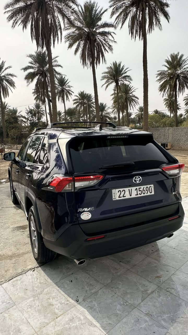 السلام عليكم تيوتا راف فور 2023  بانزين فقط مكينه 2500 وارد امريكي حادث بسيط جدا باب السائق صبغ فقط بدون ايرباك وبدون اي دواخل ماشيه 14 الف جديده جدا مواصفات فول فتحه سقف جنطه كهرباء تشغيل بصمه كشن كهرباء داخل صحراوي رقم أربيل تحويل او وكاله مجاناً مكان السياره الديوانية سعر 258 وبيها مجال لشراي رقمي ***********
