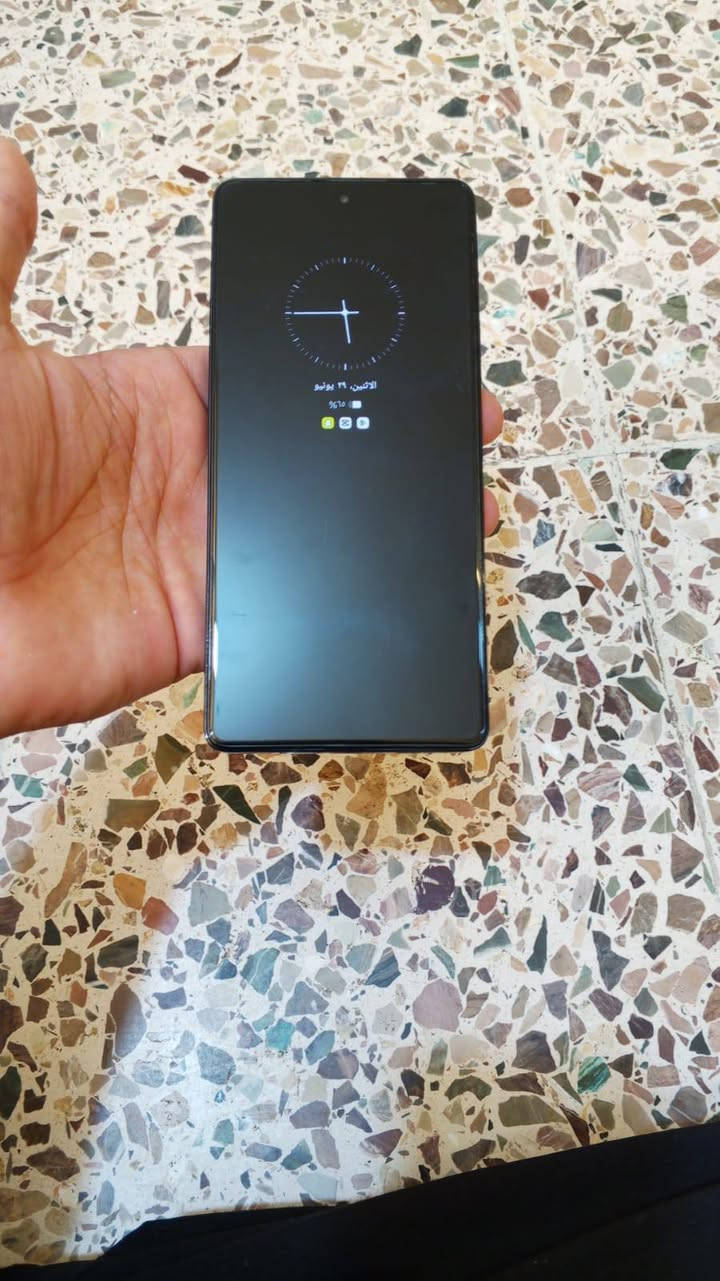 انفكس نوت 40 5G كامل ملحقاته ما بيه اي شيء ذاكرته 256 سعره 170 🔒 متواجد ***********
