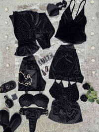 ملابس • مُرصعة بالألماس