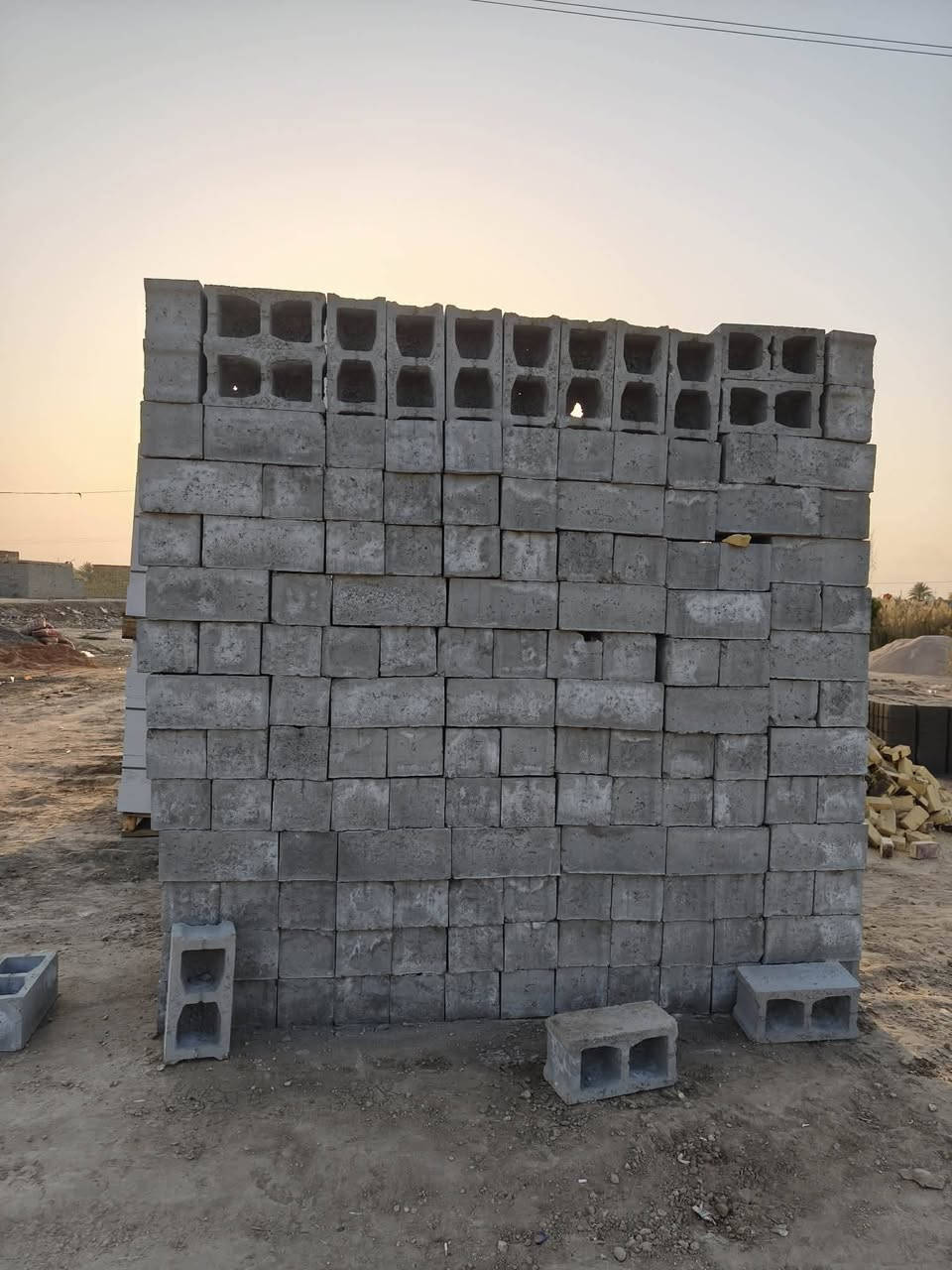 السلام عليكم تم افتتاح سكلة ونشاية (السيد علي سعد القصير الرقم الشخصي )***********
وشقيقة (السيد سيف سعد القصير)الرقم الشخصي
***********
يتوفر  اشتايكر +إبلوك+طابوك+فرنستول+اسبنت+جص+رمل+///وتوجد سياره حمل للجره (والسعار مناسبه جدن)
