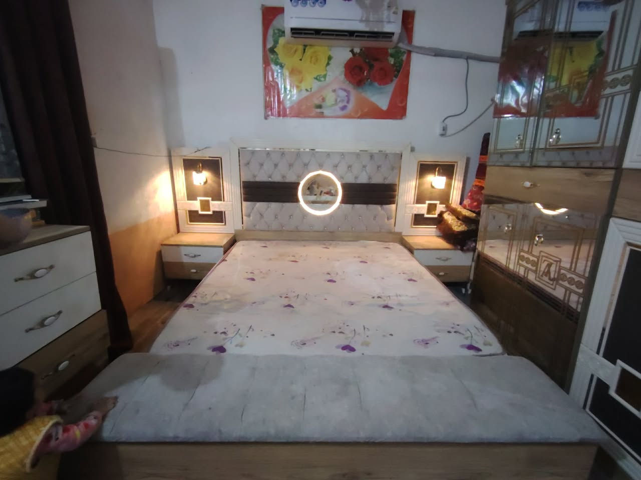 السلام عليكم غرفه تركي للبيع ٥ قطع نظيفه جداً مكاني سماوه السعر مليون للاستفسار اكثر وللتفاصيل على الرقم ‭٠٧٨٣ ٧٤٠ ٠٤٨٢‬ اخوان اني مكلف بالنشر
