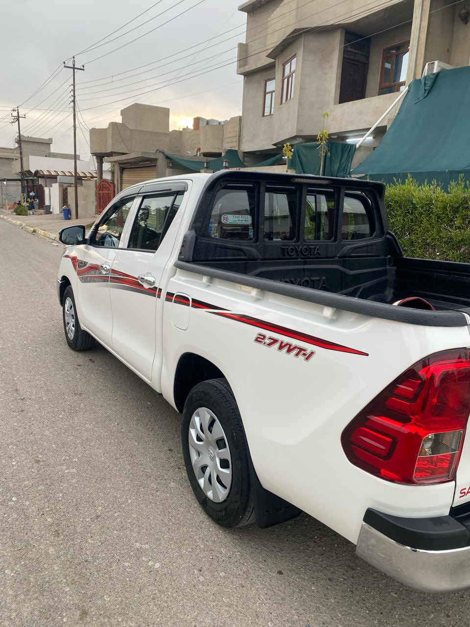 تويوتا هايلوكس موديل ٢٠٢٥ ،    شركة ساز مكفولة كفالة عامة ، ماشية ٤٠ الف ، گير عادي .مكان كركوك *********** ، ***********
