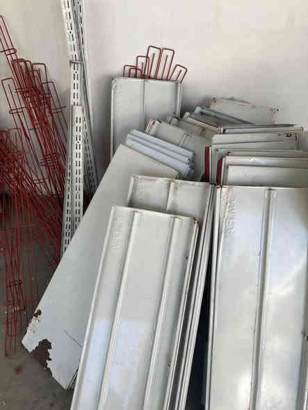 السلام عليكم
رفوف محل حديد للبيع 32 قطعة 
استفسار***********
