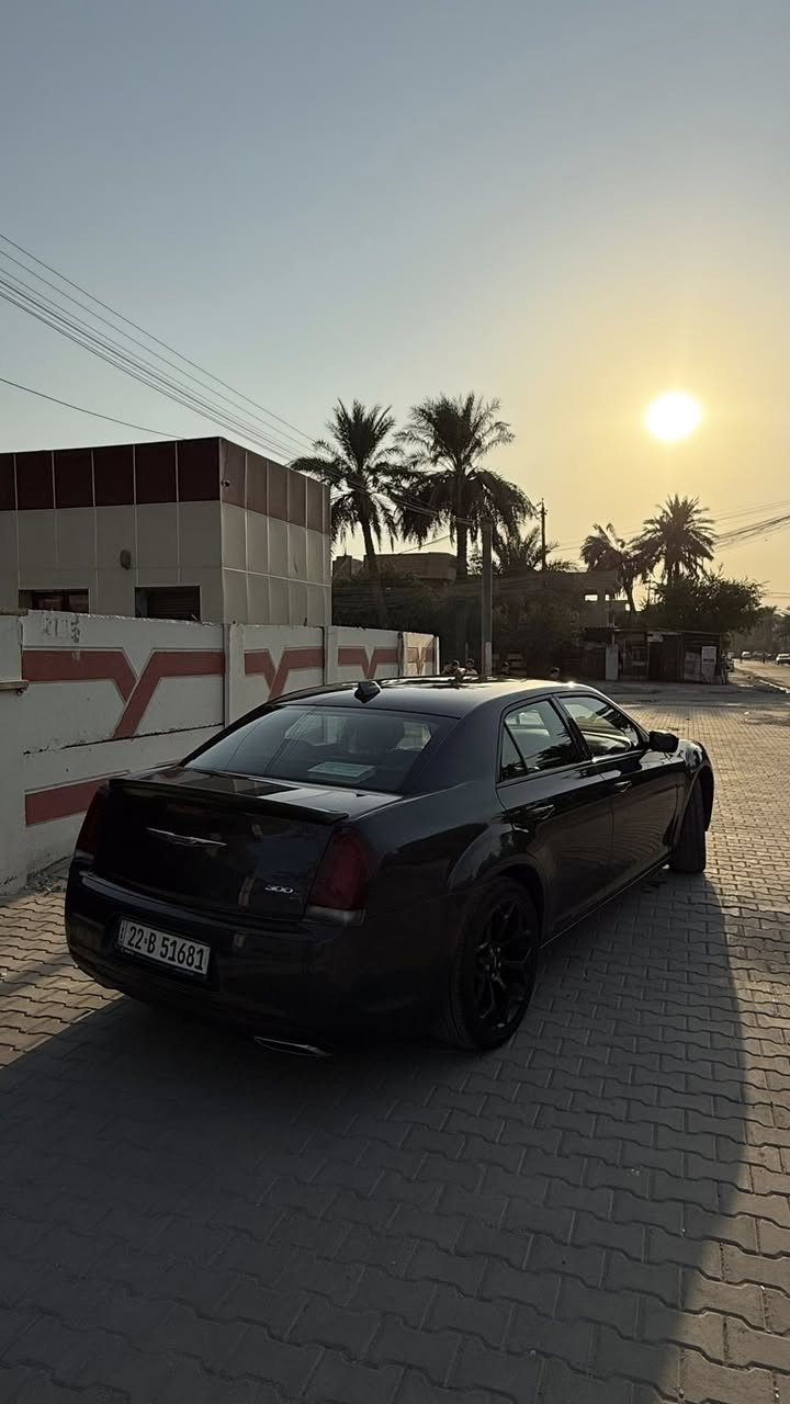 السلام عليكم كرايسلر 2018s وارد كندي الحادث جاملغ وبنيد ولجاملغ الخلفي كلير بدون ايرباك ماشيه 65مايل السياره نضيفه وحلوه مواصفات العاديه لون مميز سبع شذرات  السعر 220 وبيها مجال
***********
