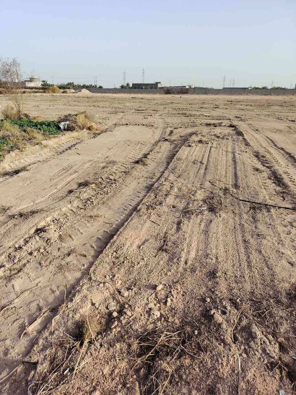 يالله السلام عليكم 4دوانم ونص للببع في خور الزبير تبعد عن المدينه ٨٠٠ متر تحتوي علئ ماي اساله وماي بير وكهرباء ***********
