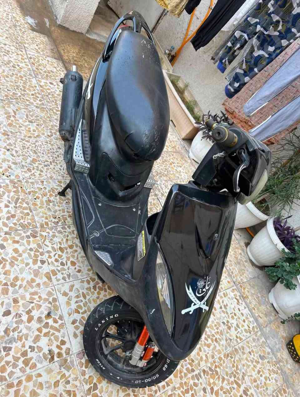 سلام عليكم 
ماكس عدله 120 
رايدهه ب ٣٥٠ 
الدراجه مكينتهه حلوه وهيه مرتبه ونكره الله شاهد(مكينه مفتوحه) وكدامك تصوير ومتلكه بهيج سعر 
 ( بيهه نقوصات ) كهربائياتهه كله طافيه لبارد مدري شبي هوه بعد انت اترتب وبيهه وبعد نقوصات بسطه بس هيه شغاله واروح واجي بيهه من الشغل ومابيهه اي خلل 
اريد ابيعهه لان محتاج 
مكاني بغداد الحريه
رقمي ***********
