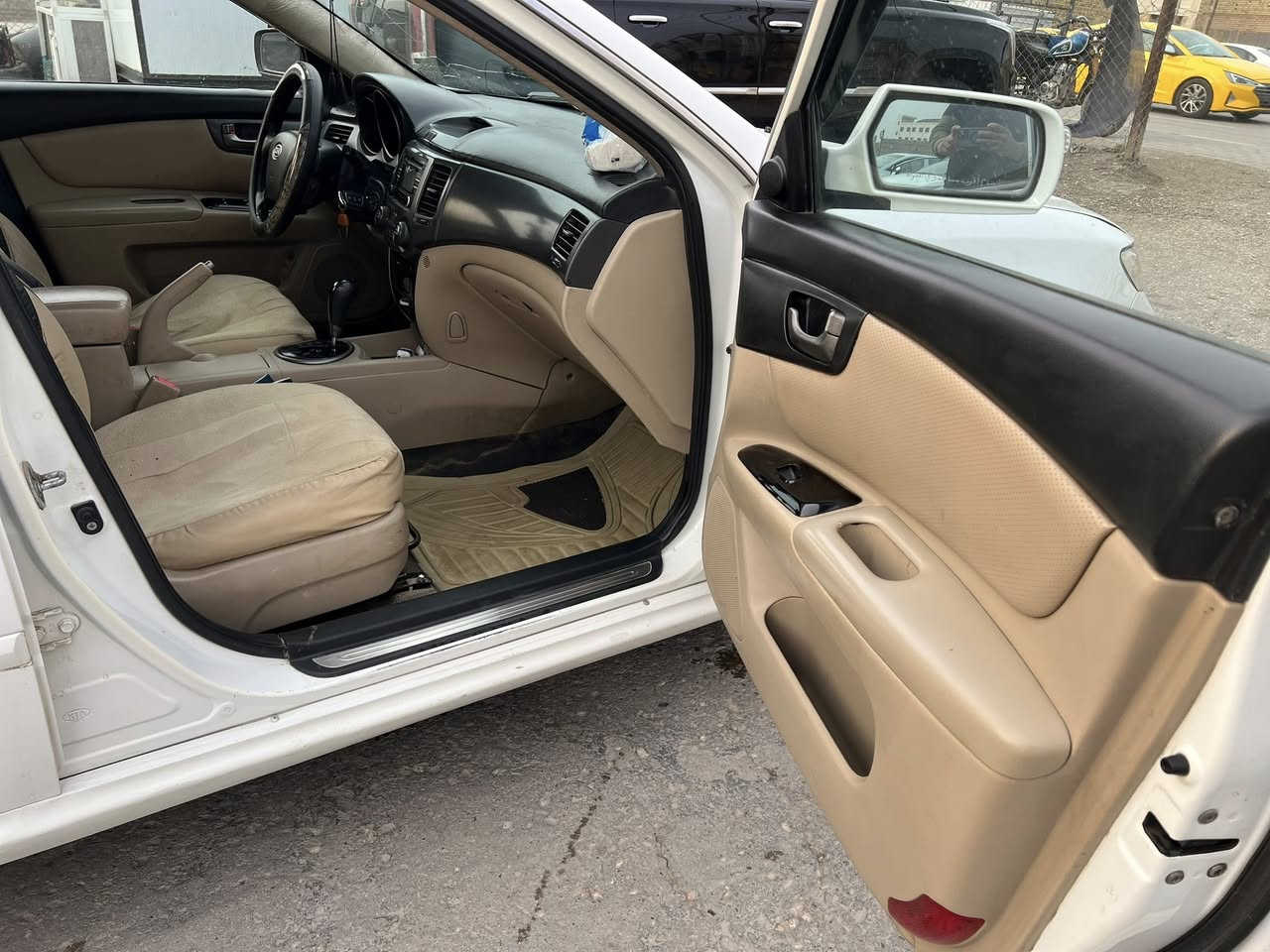 اوبتما موديل 2009 رقم واسط انكليزي سيارة جاهزه مكينة كير حداديه تدفئه تبريد تخم تاير مواصفات السيارة فتحه كشنات جلد  مكينه 2700 مال حديث السياره بيهة صبغ صفحه وقماره بدون لاكلبه ولاتجيه  بس صبغ مكان السيارة واسط الكوت  السعر 98 وبيهة مجال  ***********
