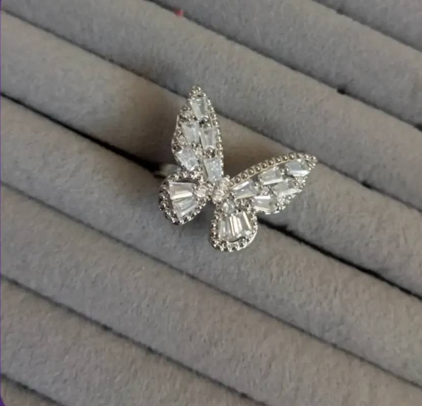 متوفر سيت كارتير ثلاثي مختوم وكذلك اساور فانكليف ب3 الوان مختوم ستانلس ستيل وخاتم الفراشة ستانلس ستيل متوفر من كل نوع قطع قليلة فقط


**إذا كنت صاحب هذا الإعلان وتريد حذفه لأي سبب، رجاءا أرسل رسالة إلى الدعم الفني**