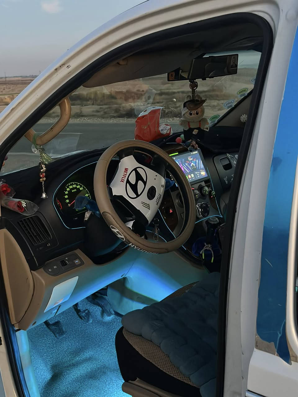 يالله سلام عليكم 
ستاركس 2013 باسمي سنويه جديده 
تخم تاير جديد 
7الوان 
دوشمه 
شاشه 
مكينه خير من الله لا تنقيص لا تبخير 
تبريد شغال تدفئه مفصوله 
ضررها طخه بل جاملغ سياق ولباب +الباب مبدل مال سايق +طخه شبر بجاملغ الخلفي اليمنه ممصلحها 
السعر 165بيها مجال للشراي 

مكاني ديالى الخالص 
***********
