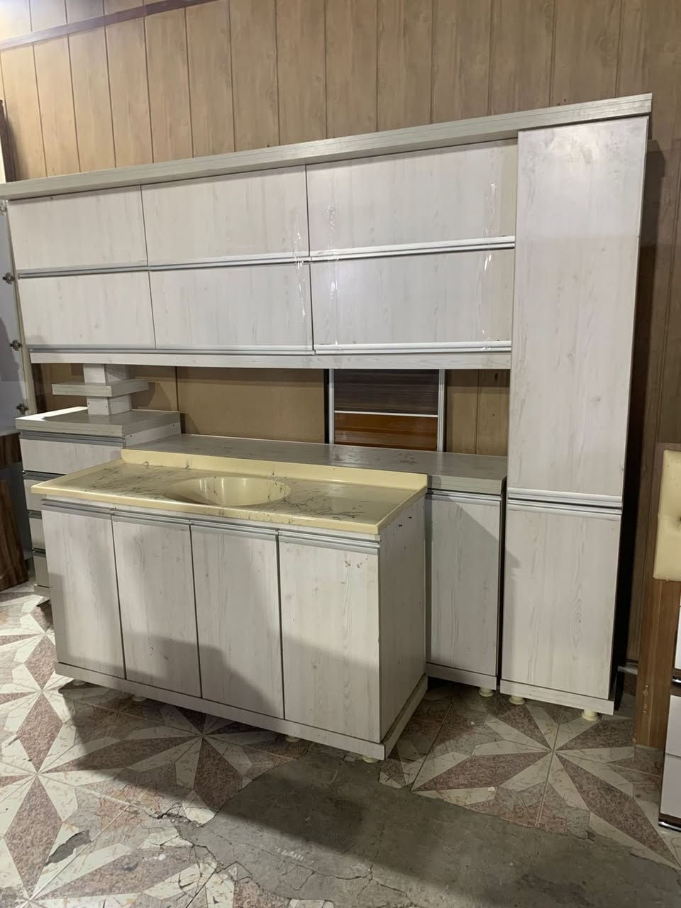 غراض للبيع
العنوان / كاني كردا  الشارع السايدين مقابل المدرسه التركيه 
رقم موبايل ***********
***********
