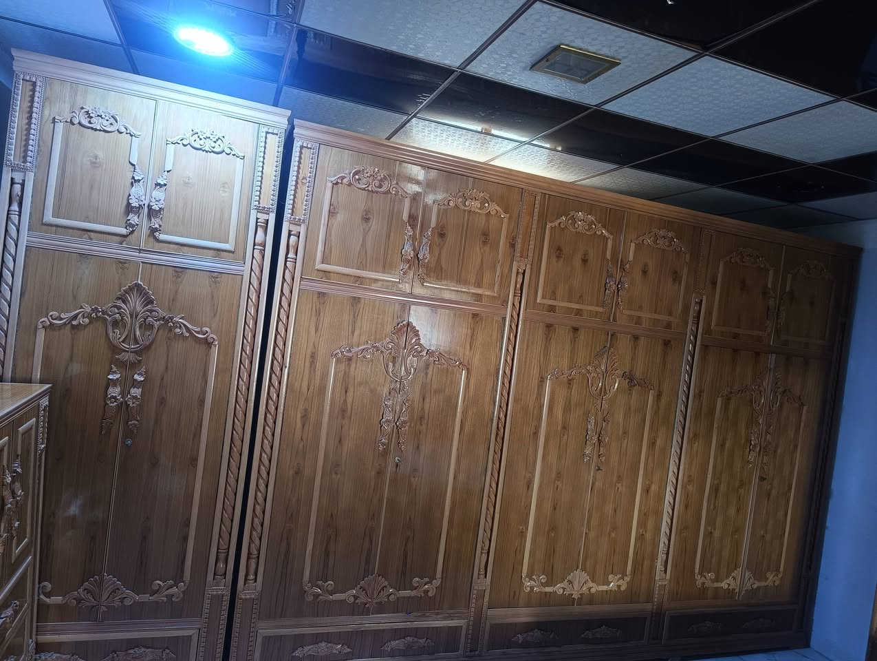 السلام عليكم
غرفه نوم عراقي صاج شرط النضافه 
الغرفه عمل ثقيل2025
اي عيب ما بيها
السعر مليون 500 وبيها مجال 
العنوان موصل حي سومر 
رقم ***********
رقم ***********
