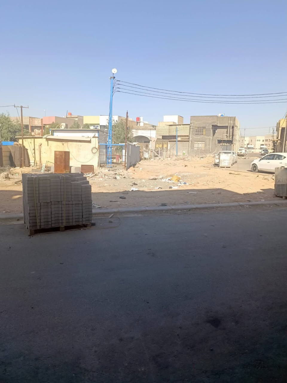 السلام عليكم ورحمة الله
للبيع بيت ١٠٠م واجهه ٥م نزال ٢٠م شارع ١٠م على ساحه حي القدس منطقة القضاة مكان كلش حلو البناء صب كونكريت اخو الجديد يحتوي البيت على طابقين الاول صاله وستقبال ومطبخ وصحيات داخليه وخارجيه الطابق الثاني يحتوي على غرفتين وصاله وصحيات يباع مع البيت سبالت جداريه عدد ٤ واثاث المطبخ اما الاثاث المتبقي حسب رغبت المشتري السعر    ١٦٠  مليون بي مجال قليل تقديرا للمشتري
تفاصيل اكثر الاتصال على هذا الرقم *********** يتوفر واتساب
