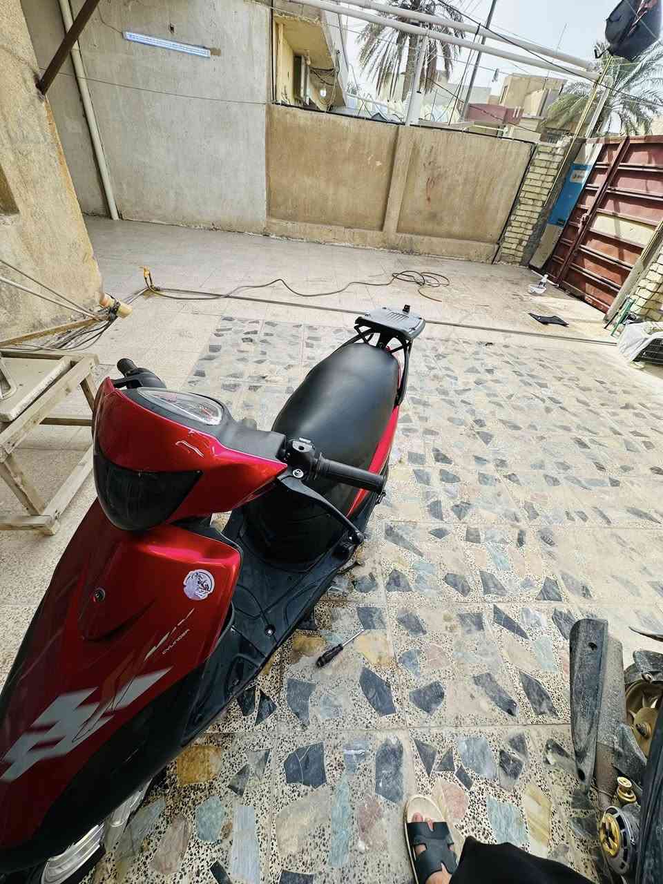 السلام عليكم دراجه ماكس عدله للبيع الدراجه مكينته 49 بلاد مامفتوحه مزوده تزويد خارجي فقط السعر 550وبيه مجال بسيط مكان الدراجه مسيب الدوب الرقم ***********
