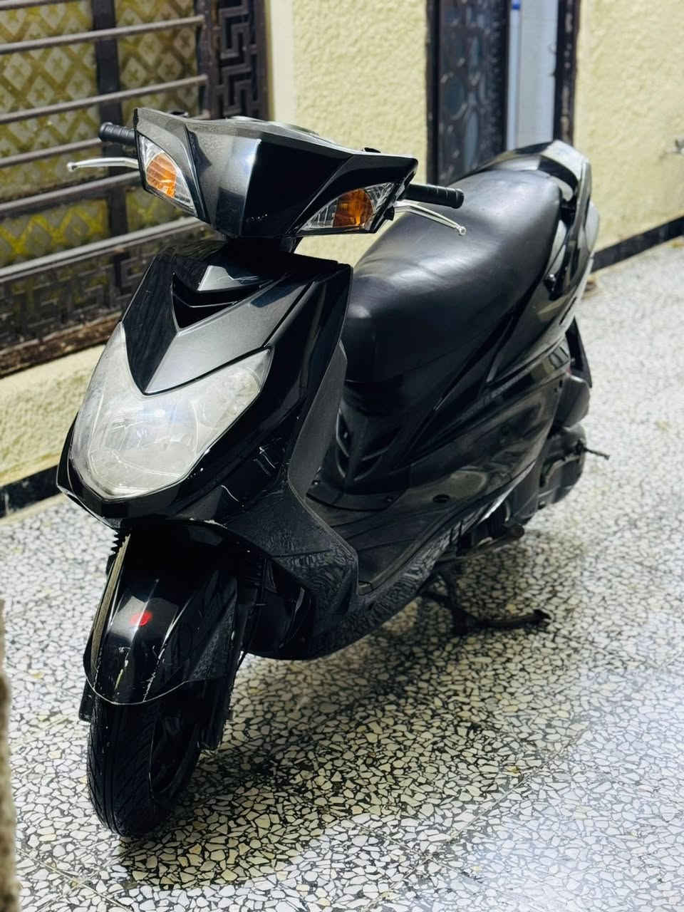 السلام عليكم 
دراجة سكنس فحل كابريتر للبيع
الدراجة مكفولة من كلشي نظيفة مابيها أي عيب كهربائيات كلها شغالة اشاير وكلشي مكينة ناعمة ونكرة سلف بس الباتري ضعيف اني ما شاحنة كفرات كلها مختمة واحد على واحد ☝️ شلعتها مو قوية بس بيها معدل الدراجة شرط بلادي
 مكاني بغداد المشتل رئاسة المعلمين قرب الأمين
الرقم *********** موجود وتساب او هاتف 
المو شراي لا يتعبني لئن مستعجل على البيعة والله 
السعر 600 وبيها مجال ومن تجي سهلة بالخدمة تحياتي
