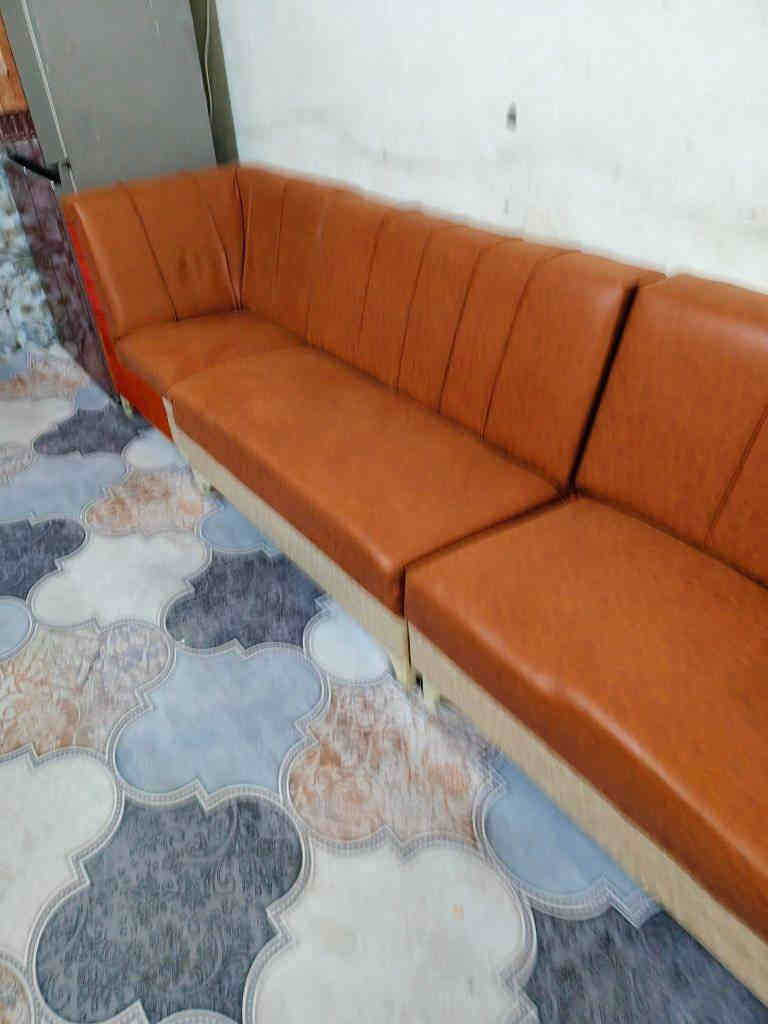 تخم ديوان خمس قطع عشر مقاعد نظيف السعر 200،ناصريه مركز
