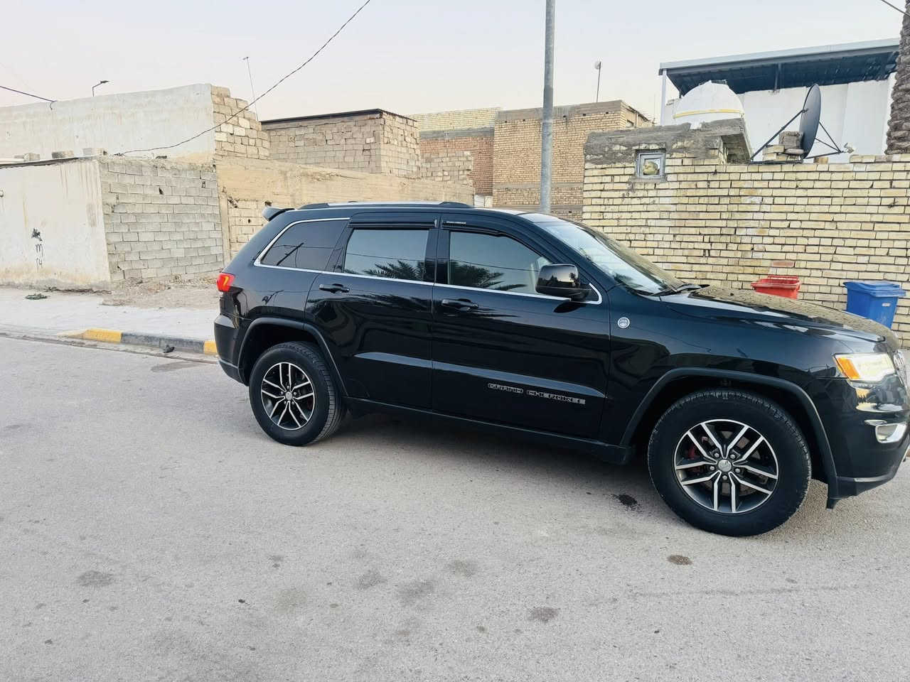 السلام عليكم جيب 2018
وارد امريكي جاملغ وبنيد بدون دواخل شرط السونار 

ماشية 60السيارة جديدة جديدة بمعنه الكلمه داخل عسلي كشنين كهرباء جلد كامره دوارة شاشة كار بلي فور ويل تشغيل عن بعد اطفاء ذاتي بعد بيها اهواي موصفات السعر 190وبيها مجال العنوان العزيزية واسط ***********بيع او مراوس حسب القناعه
