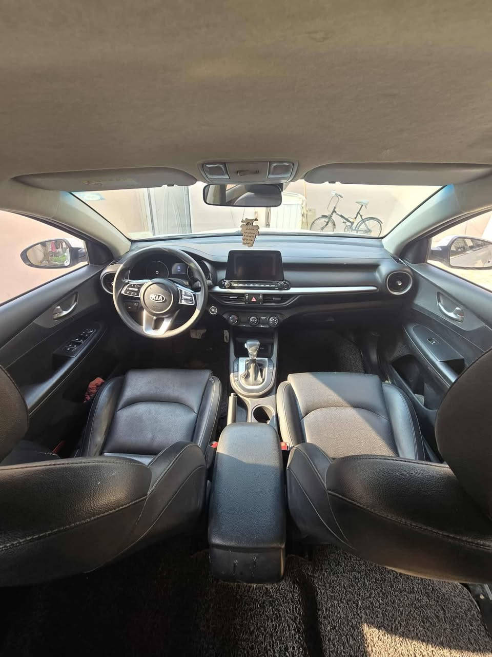 السلام عليكم سيراتو 20 فول عدا الفتحه بصمه شاشة جبيره كشنات جلد تدفئه ماشيه 170 رقم بغداد حره بيه تبديل جاملغ وبنيد والباقي كفالة عامه شرط نفس اللون اصلي بدون داخل مكينه 1600 مكان السيارة الديوانية السعر 137وبيه مجال بسيط للاستفسار الاتصال على ***********
