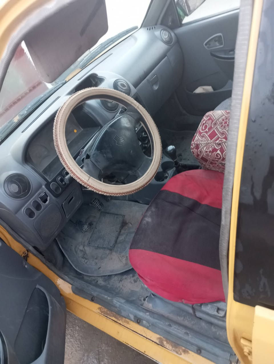 سلام عليكم سايبه موديل 2012رقم بغداد سنويه 28 مصفره كير ومحرك جدد كهربايات شغاله تخم تاير جديد السعر 22وبيه مجال مكان كربلاء رقم ***********
