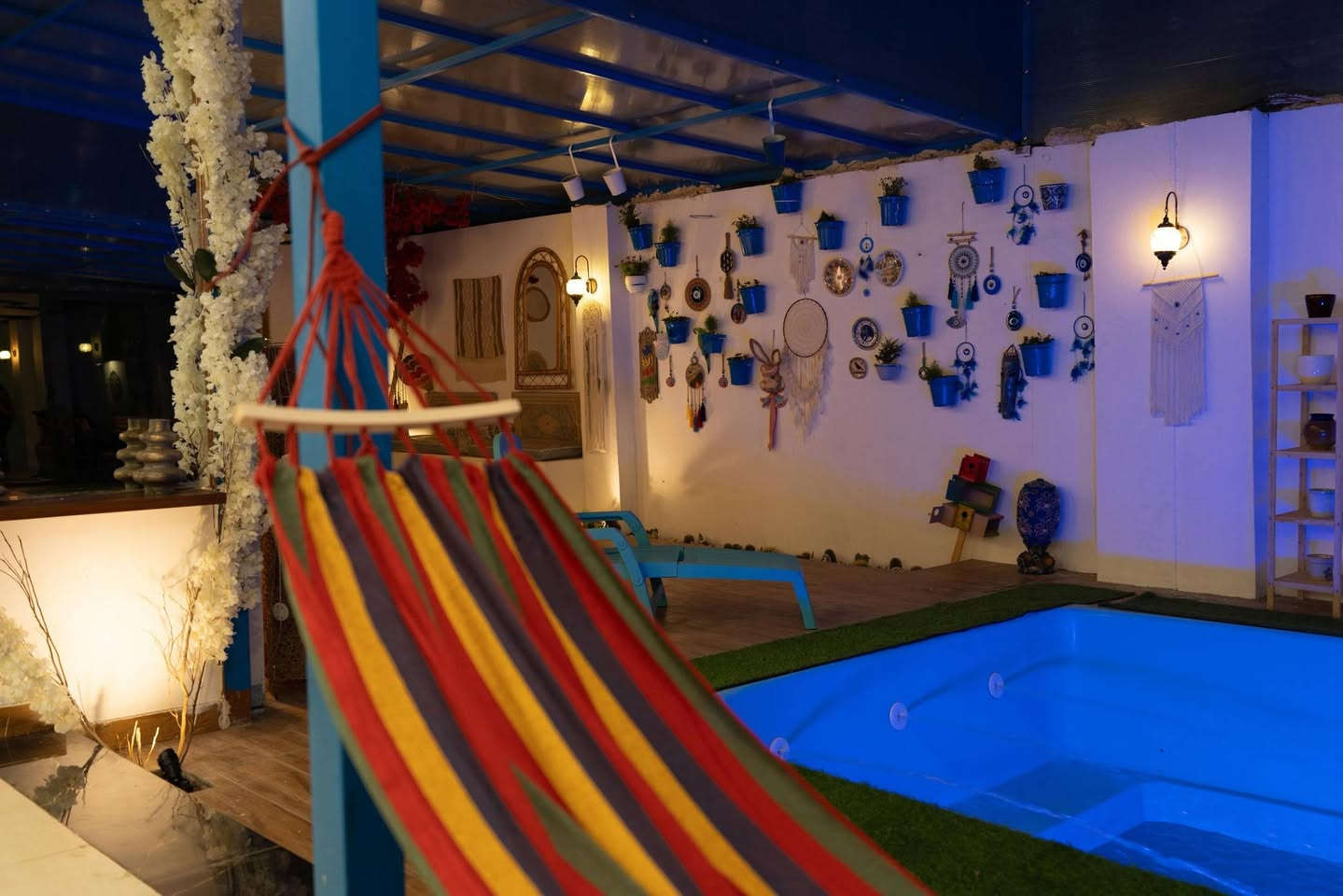 السلام عليكم..مزرعة رقم ٢٢٢ 
للحجز واتساب ***********
منتجع متوفر فيه كافة وسائل الترفيه والراحة 
مسبح داخلي خارجي جلسات العاب متعددة 
مع غرف نوم مؤثثة بالكامل 
مع شركة المصطفى لسياحة المسابح كل شي جميل
موثق بتطبيق اجرلي
