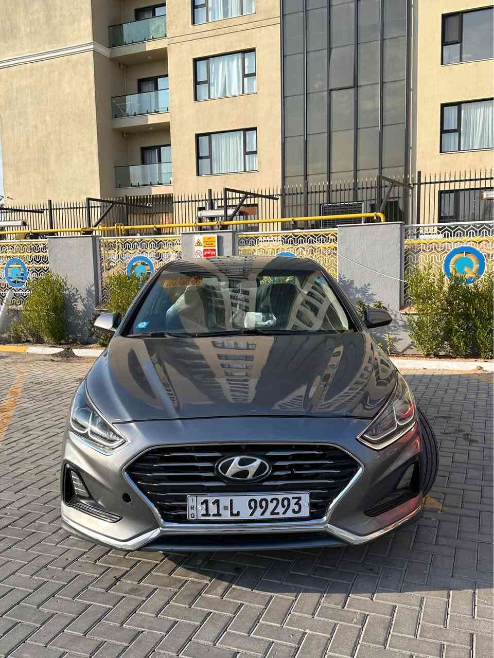 السلام عليكم 
للبيع  او مراوس حسب القناعه 
سوناتا ٢٠١٩ وارد امريكي 
حادثه جاملغ وربع البنيد 
وبلعراق بيه بابتين وجاملغ خلفي 
يعني صبغ صفحه وبنيد 
وبيه بارد بلجاملغ الخلفي 
بدون دواخل 
الغد شاصي تكم مكفوله 
نص موصفات 
محرك ٢٤٠٠ جي دي إჂ̤ 
دواخل لوينن 
شاشه جبيره 
كامره دواره 
رادار جانبي 
٣ وضعيات قياده 
فول تحكمات استرين 
تبريد + تتفئه خير من الله
السياره جاهزه من كلشي فضل الله 
رقم بغداد الدولي بسمي تحول مباشر 
السعر ١٢٧ وبيه مجال بسيط 
*********** زيد 
مكاني بغداد حي الجهاد حي الحسين بغداد, العراق
