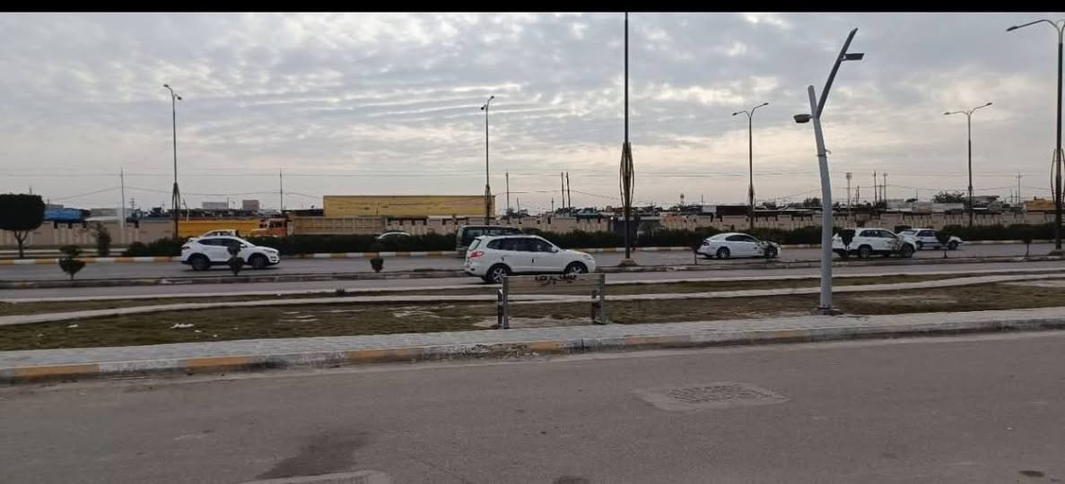 بسم الله الرحمن الرحيم
#للأيجار_دار_مع_محلات مباشر على الشارع العام
للتواصل : *********** أتصال أو  واتساب
