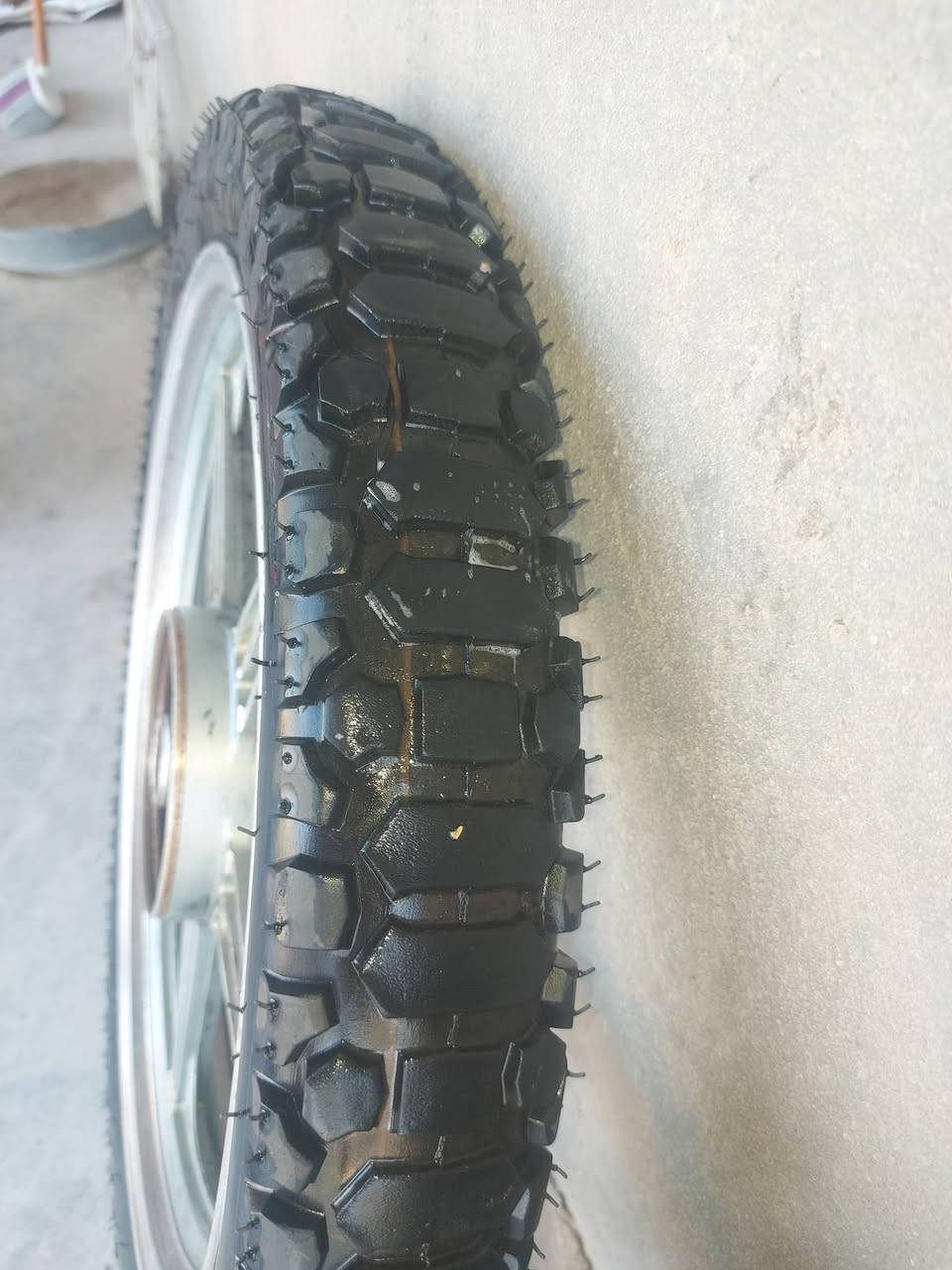 سلام عليكم وياله إيراني جدد لاعواج لالحيم نضافه ١٠٠ ب ١٠٠ وتايرات جدد
التك ب ٣٥ تريدهن ثنينهن ب ٦٠ قفلهن للعلم التاير بوحده دينباع ب ٢٥ 
مكاني زمله حمدي ***********
